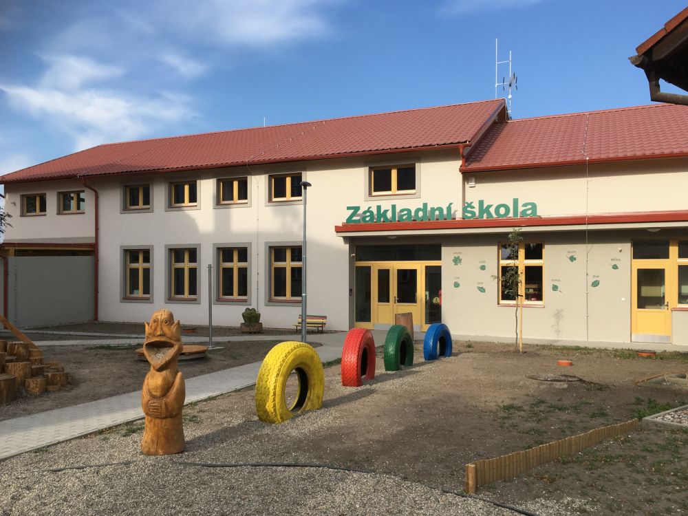Základní škola Malý Újezd